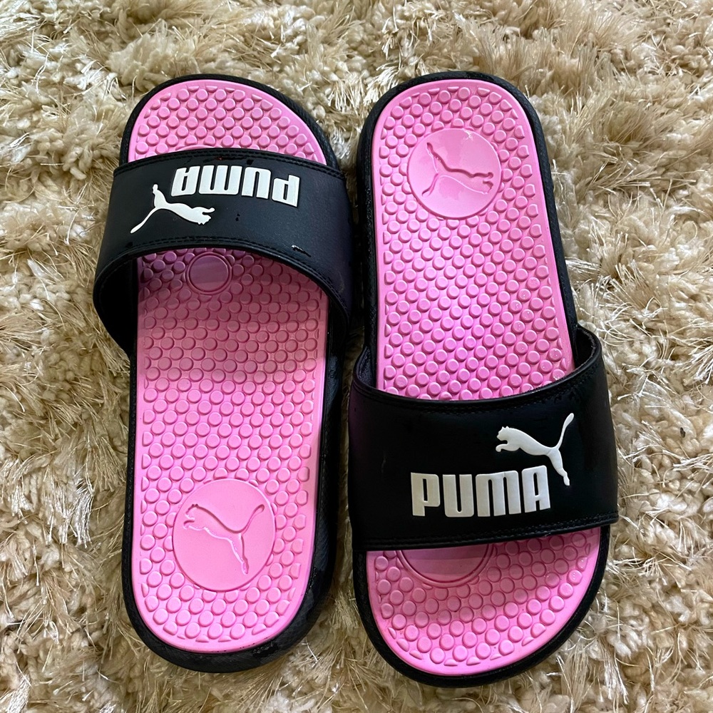 Puma slides. Size 6.